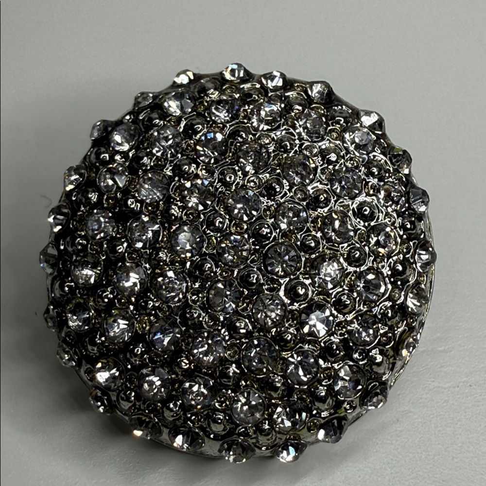 Elegant Silver tone round circular faux msrcssute metal thonrdyone Brooch pin